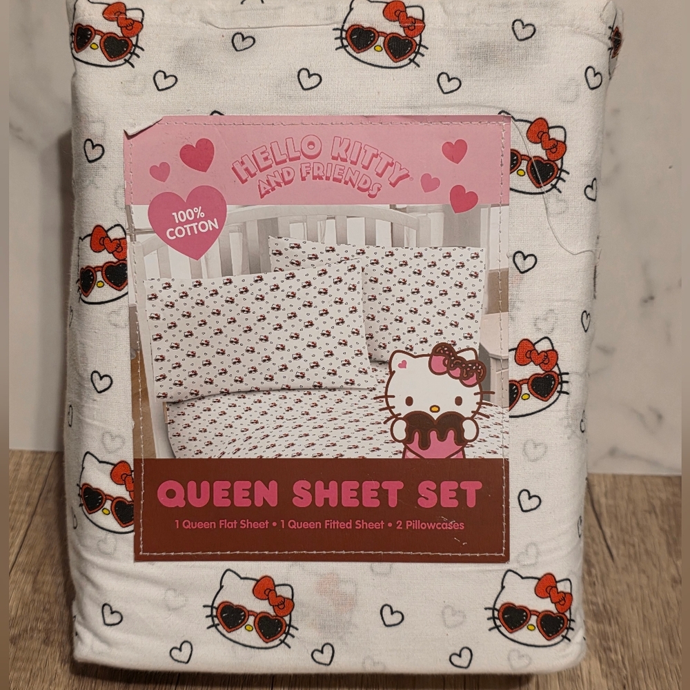 Hello Kitty Queen Sheet Set - White and Red